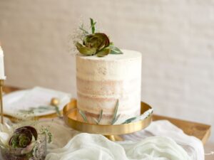 The Ultimate Guide to Choosing the Perfect Wedding Cake Stand